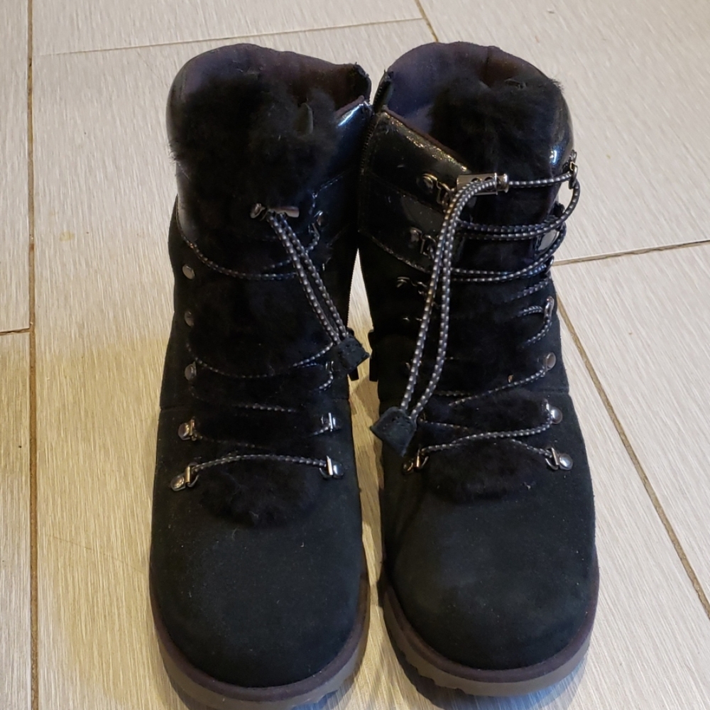 UGGS black lace up winter boots, NWT